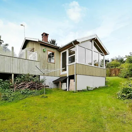Two-bedroom Holiday In 9