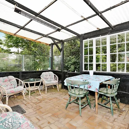 Two-bedroom Holiday In 9