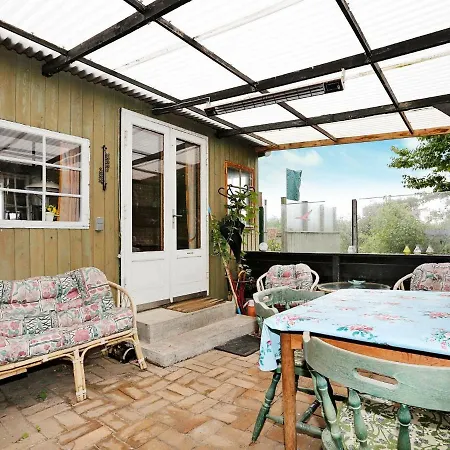 Two-bedroom Holiday In 9 *