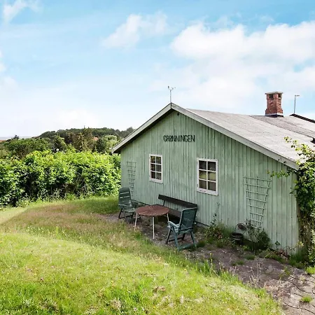 Two-bedroom Holiday In 9 *