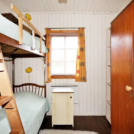 Two-bedroom Holiday In 9